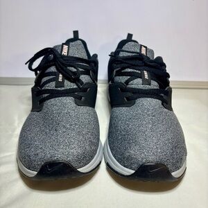 Nike Women's Black and Gray Athletic Sneakers